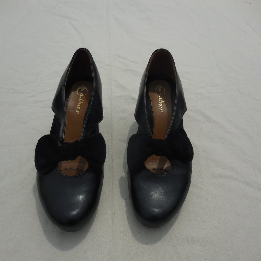Women's Earthy Shoes size 7B